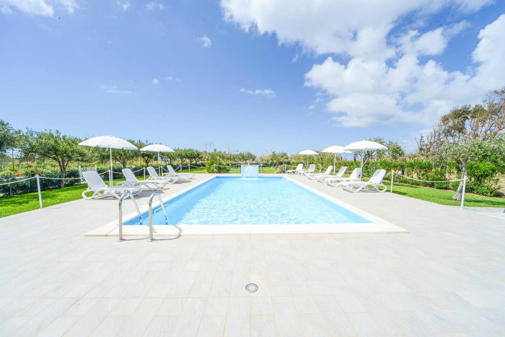 Case Vacanze Mare Nostrum - Villas In Front Of The Beach With Pool Campofelice Di Roccella Exterior foto