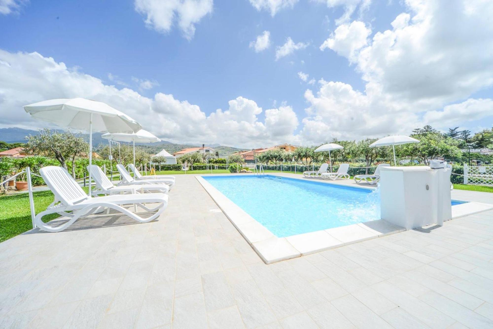 Case Vacanze Mare Nostrum - Villas In Front Of The Beach With Pool Campofelice Di Roccella Exterior foto