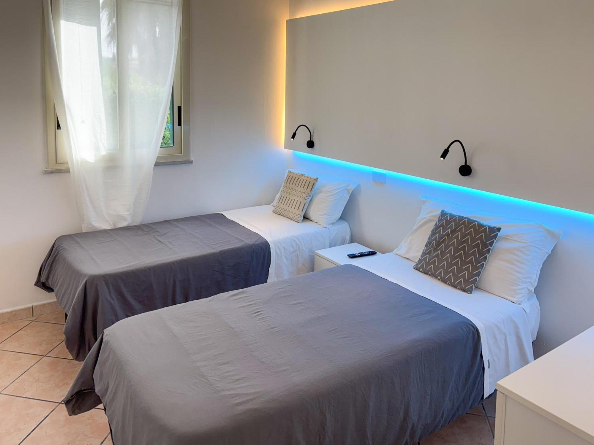Case Vacanze Mare Nostrum - Villas In Front Of The Beach With Pool Campofelice Di Roccella Exterior foto